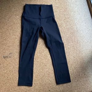 Black Lululemon leggings.